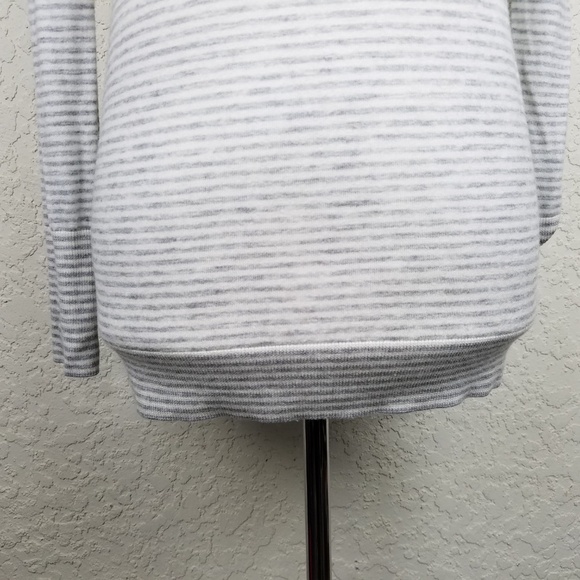 GAP Women sweater size XS wool blend striped grey - Picture 3 of 6